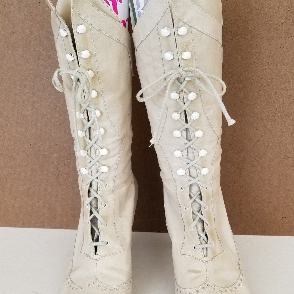 Vintage Victorian Peter Fox  off white heeled lace up boots made in Italy